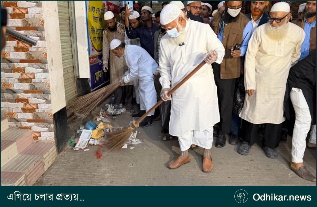 শপথের পরদিনই ঝাড়ু হাতে বিরোধীদলীয় নেতা শফিকুর রহমান