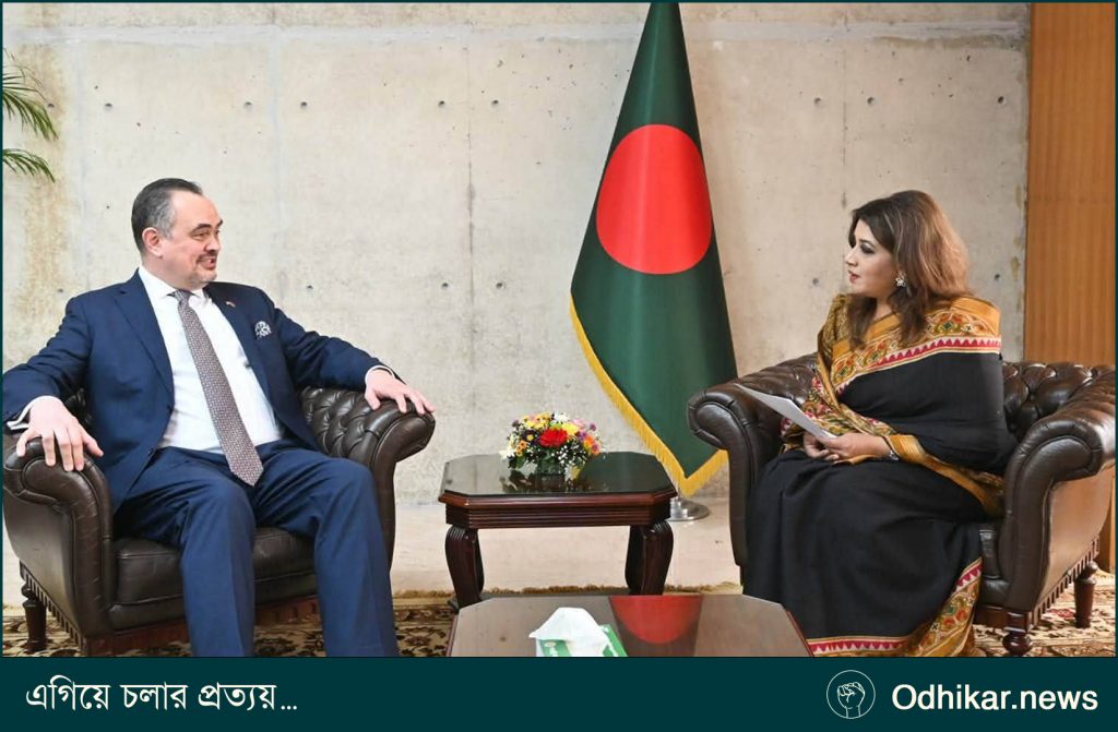 পররাষ্ট্রমন্ত্রী ড. খলিলুর রহমান এবং পররাষ্ট্র প্রতিমন্ত্রী শামা ওবায়েদ ইসলামের সঙ্গে সৌজন্য সাক্ষাৎ করেছেন ঢাকায় নিযুক্ত মার্কিন রাষ্ট্রদূত ব্রেন্ট ক্রিস্টেনসেন।