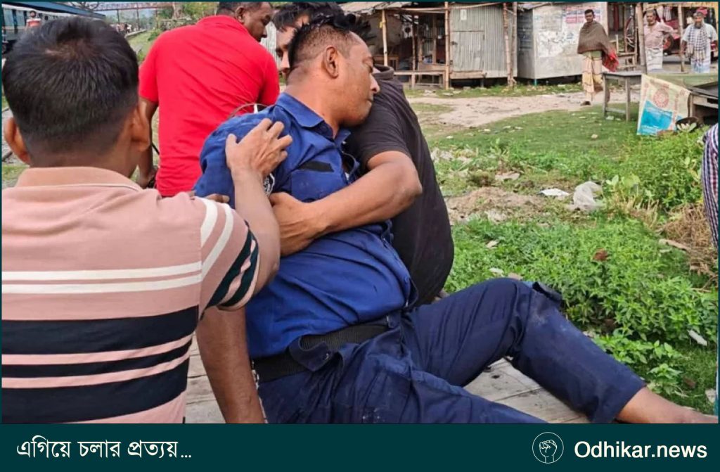 চাটমোহর স্টেশনে চলন্ত ট্রেন থেকে পড়ে পুলিশ সদস্য আহত