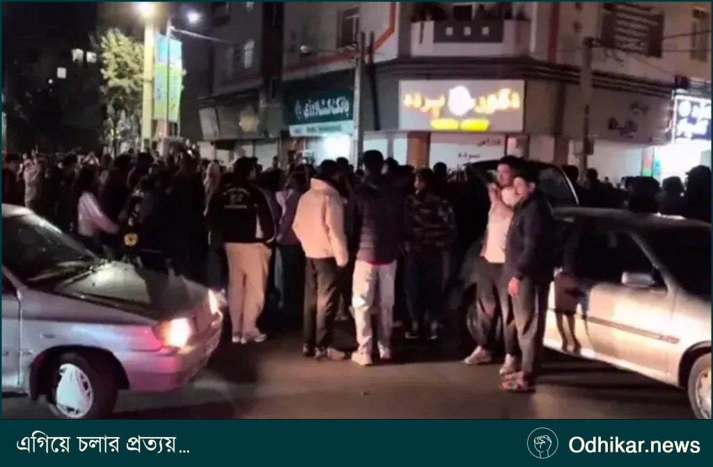 খামেনির মৃত্যুতে গান বাজিয়ে-আতশবাজি ফুটিয়ে ইরানিদের উল্লাস: এএফপি’র রিপোর্ট