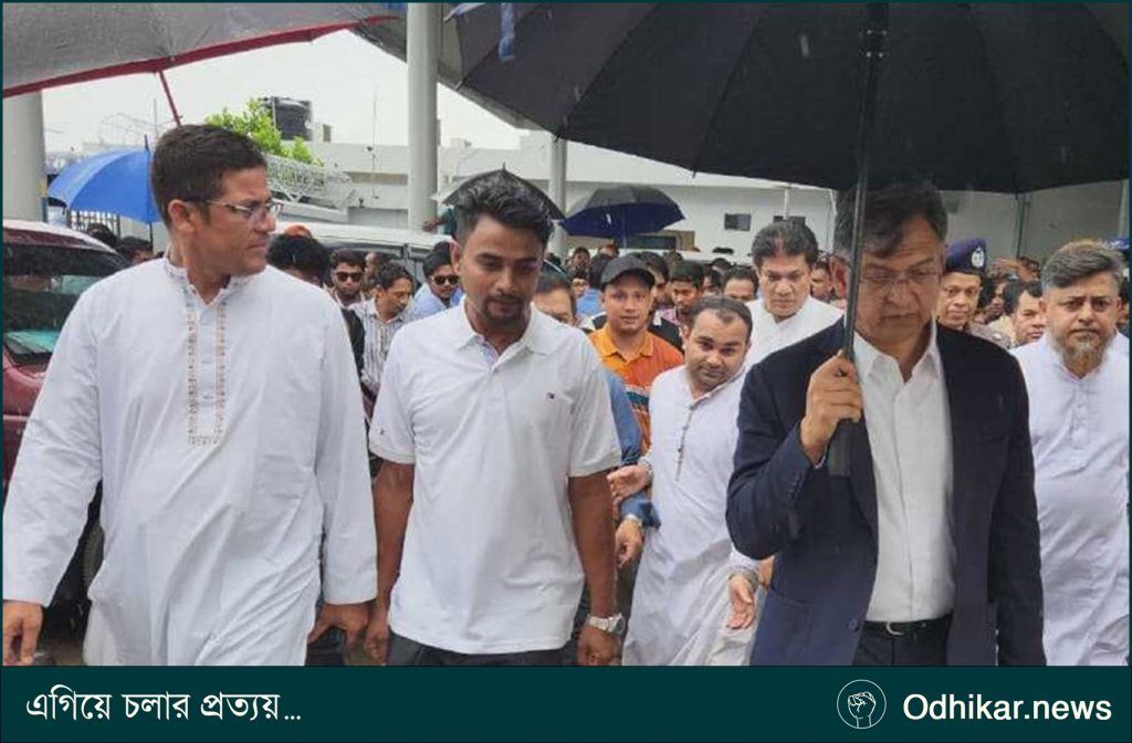 প্রধানমন্ত্রীকে স্বাগত জানাতে কক্সবাজার বিমানবন্দরে স্বরাষ্ট্রমন্ত্রী