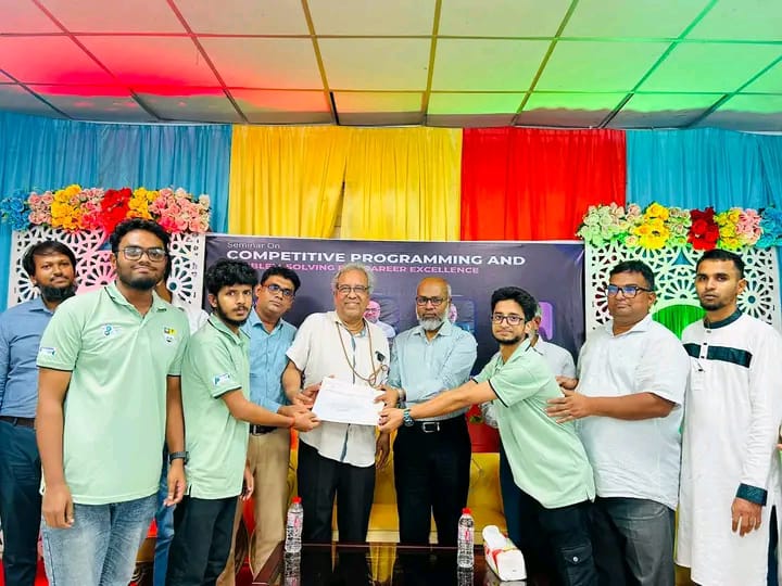জামালপুর রিজিওনাল প্রোগ্রামিং প্রতিযোগিতায় চ্যাম্পিয়ন জাবিপ্রবির দল
