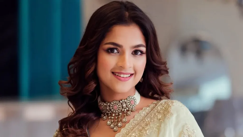 অশিক্ষিত, চাঁদাবাজ দিয়ে দেশটা ভরে গেছে : সাদিয়া আয়মান