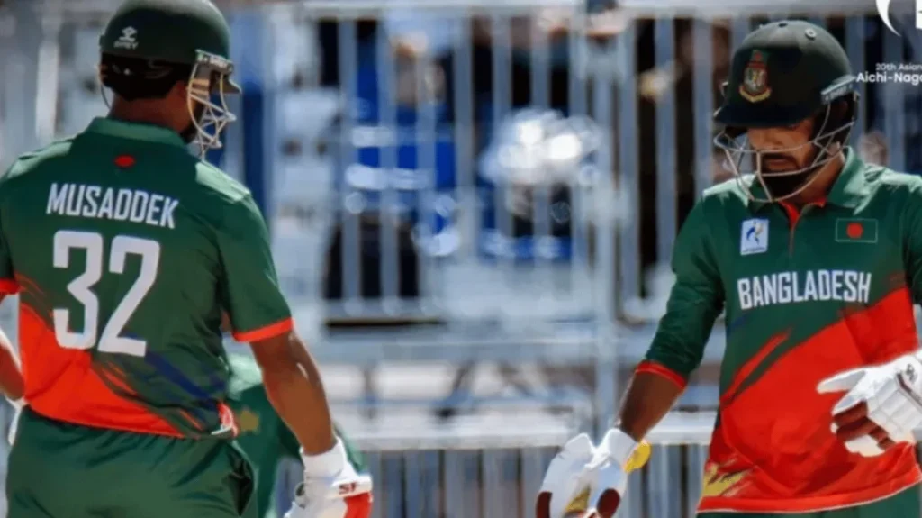 বাংলাদেশকে ৬ উইকেটে হারিয়ে ফাইনালে পাকিস্তান