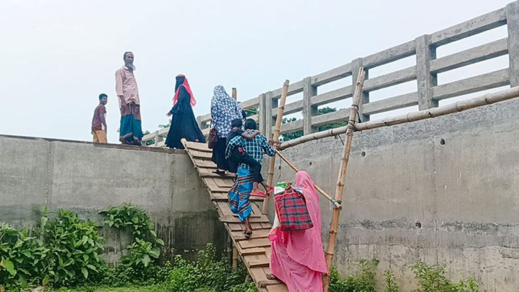 সাড়ে ৮ কোটি টাকায় ব্রিজ, নেই সংযোগ সড়ক
