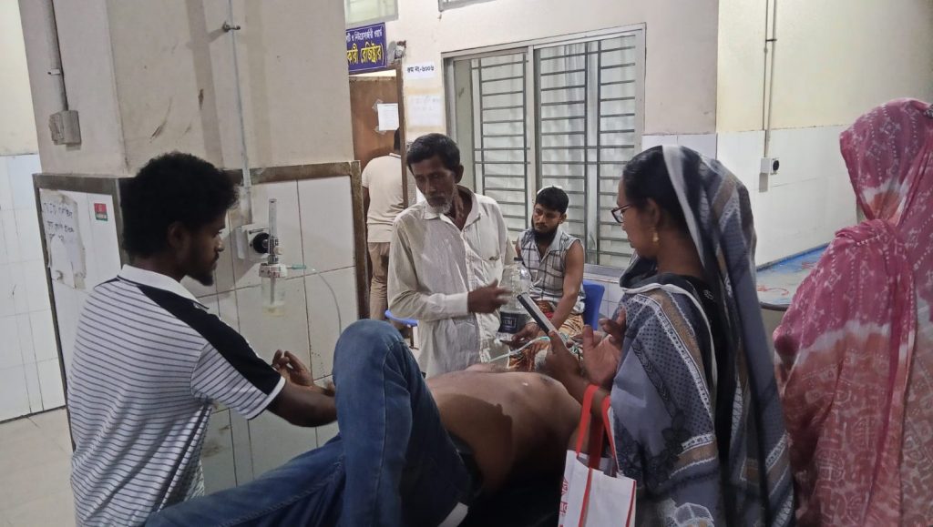 ফরিদপুরে সারের ডিলারশীপ নিয়োগে অনিয়মের অভিযোগ তোলায় যুবদল নেতাকে হাতুড়িপেটা, হাসপাতালে চারজন