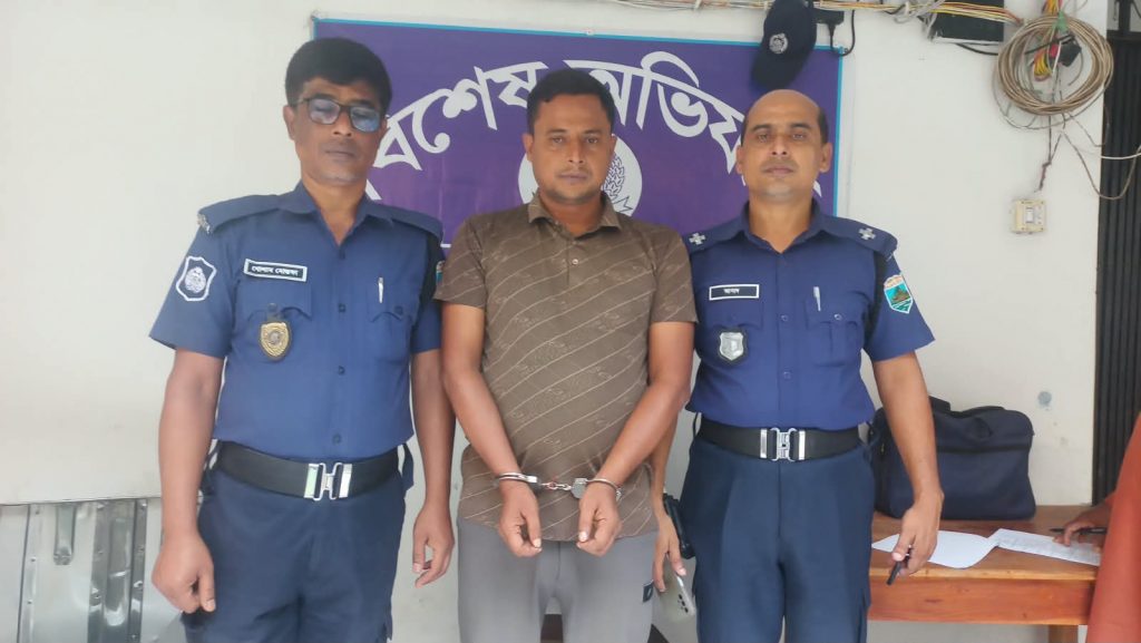 পাত্রী দেখার কথা বলে অশ্লীল ভিডিও ধারণ; ১০ লাখ টাকা চাঁদা দাবির মূল হোতা গ্রেপ্তার