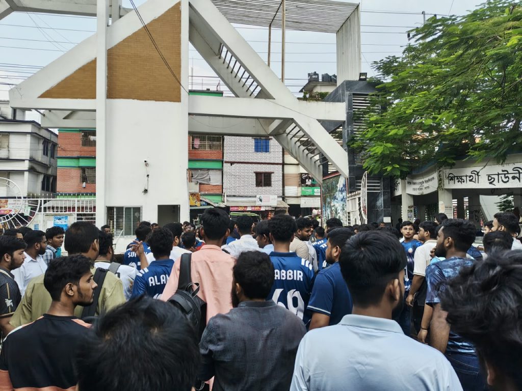 যবিপ্রবিতে শিক্ষার্থীদের বিরোধের জেরে বিক্ষোভ, প্রশাসনের হস্তক্ষেপে সমঝোতা