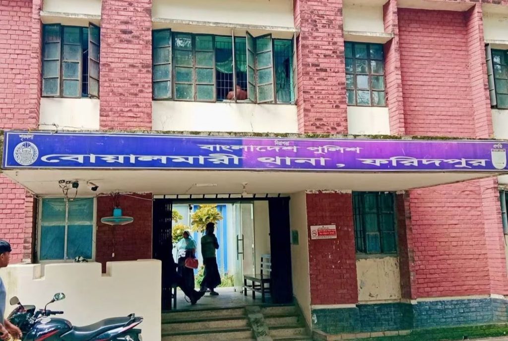 দাদাকে খুঁজতে গিয়ে পুকুরে পড়ে শিশুর মৃত্যু
